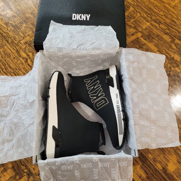 DKNY Women's Nona Pull-On Logo Sock Sneakers. 6.5. Black. - Picture 16 of 16